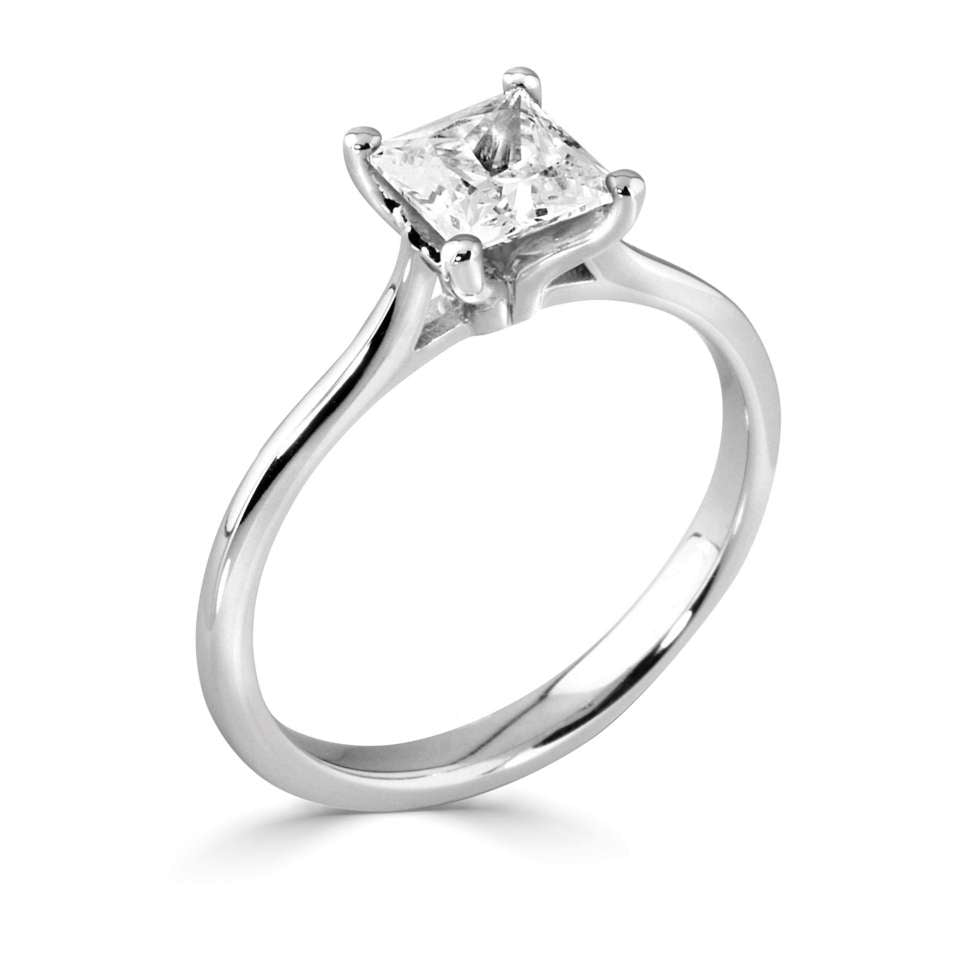 AN ELEGANT PRINCESS SOLITAIRE WITH PLAIN SHOULDERS.