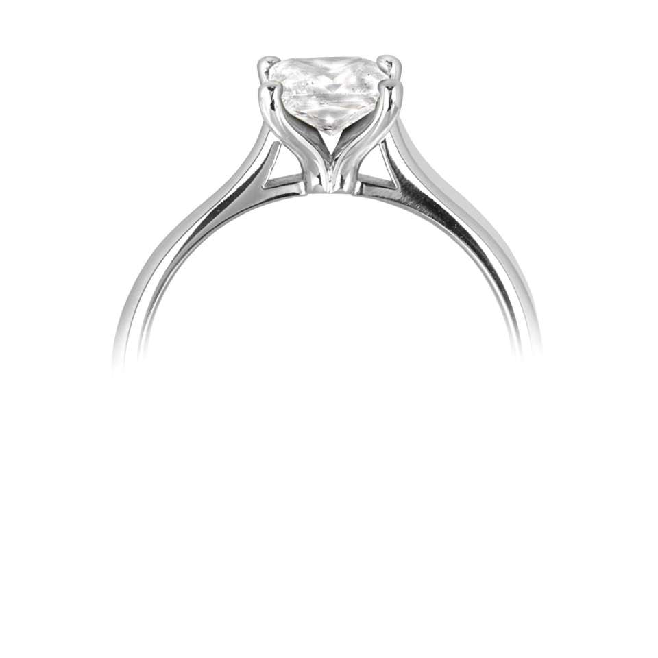 AN ELEGANT PRINCESS SOLITAIRE WITH PLAIN SHOULDERS.