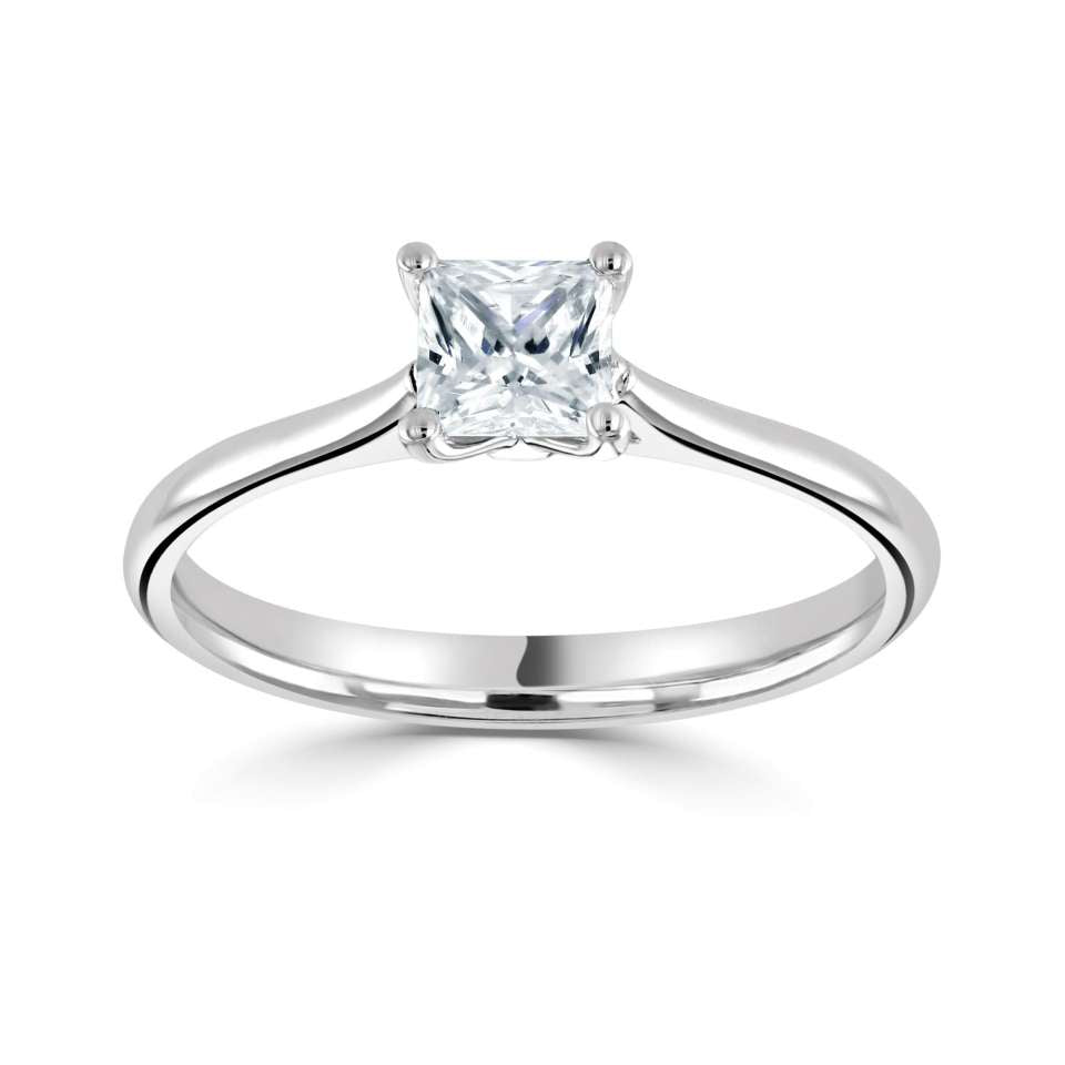 AN ELEGANT PRINCESS SOLITAIRE WITH PLAIN SHOULDERS.