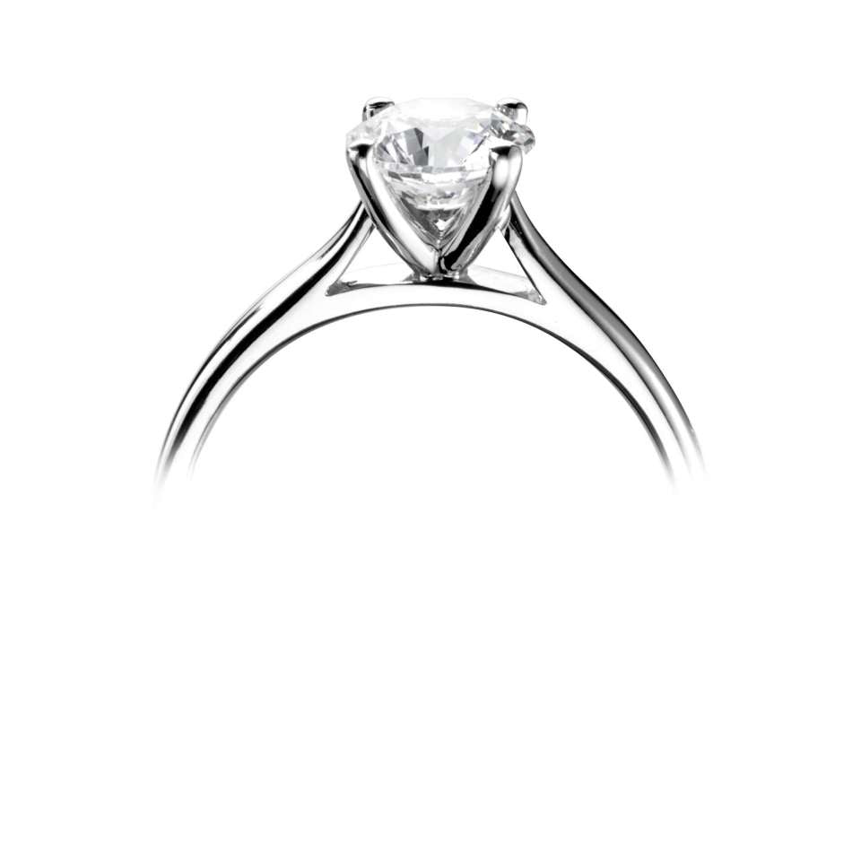 A CLASSIC FOUR CLAW ROUND SOLITAIRE WITH PLAIN SHOULDERS.