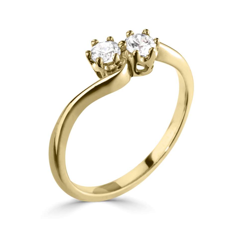 A CLASSIC VINTAGE TWO STONE RING WITH SWEEPING SHOULDERS.