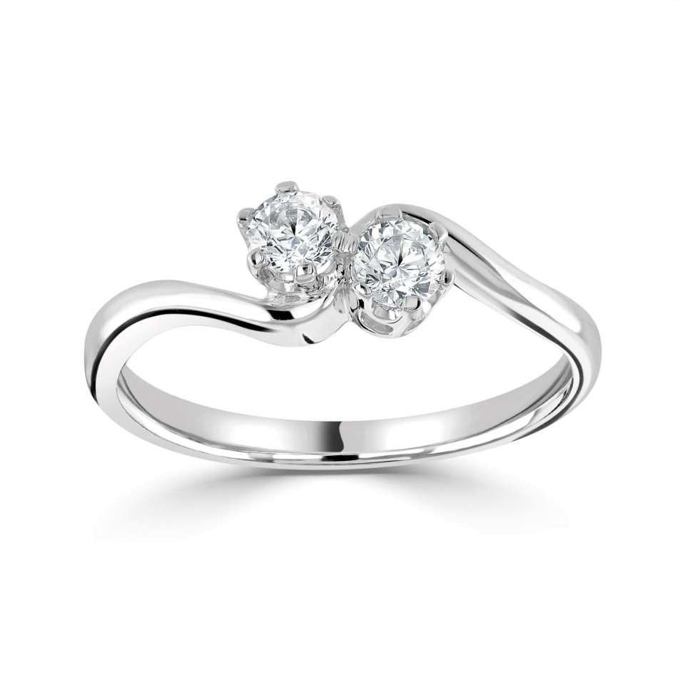 A CLASSIC VINTAGE TWO STONE RING WITH SWEEPING SHOULDERS.